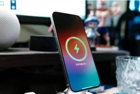 全州苹果15换屏服务分享用什么充电器给iPhone15充电更好 